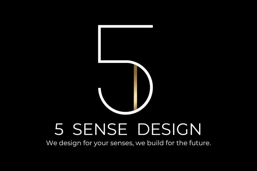 شعار 5 Sense Design: الرقم 5 بخط رفيع وشريط ذهبي، وتحته العبارة We design for your senses, we build for the future.